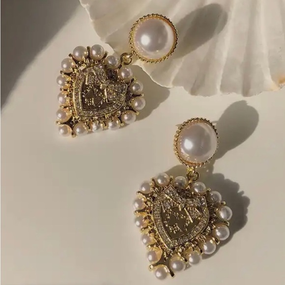 Jewelry - New vintage baroque heart earrings